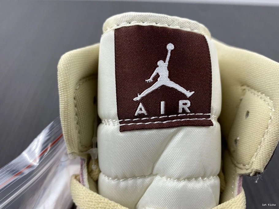 Jordan 1 Air DO7440-821 Mid 0205